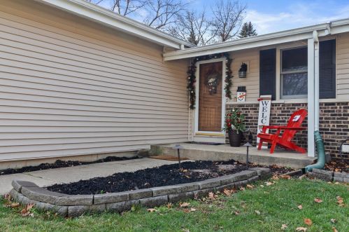 8824 33rd Ave, Kenosha, WI 53142-2560