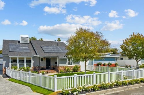 14559 Hesby St, Van Nuys, CA 91403-1712