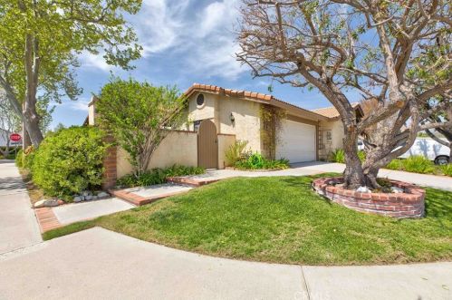 25801 Turquesa Dr, Santa Clarita, CA 91355-2160