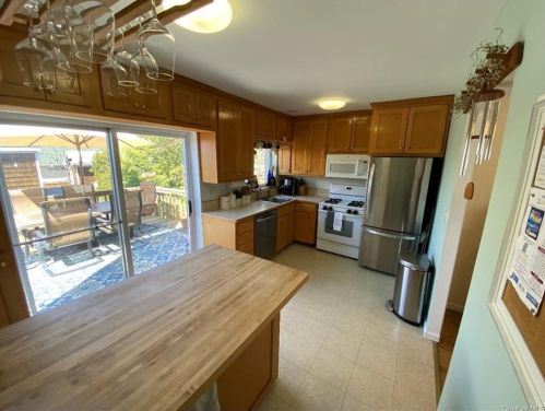 151 Ditmars St, Bronx NY  10464-1304 exterior