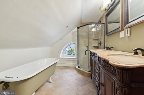 6903 Chew Ave, Philadelphia PA 19120-2211 exterior