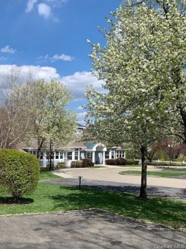 9 High Ridge Rd, Crotonville NY  10562-1969 exterior