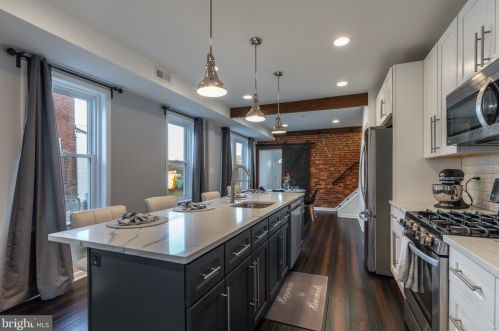 359 Lemonte St, Philadelphia, PA 19128-4546