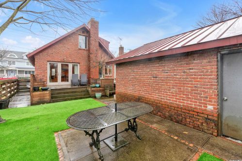 53 Webster St, Floral Park NY  11001-3609 exterior