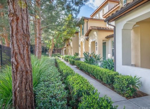 318 Dewdrop, Irvine CA  92603-4200 exterior