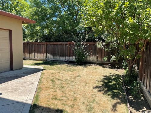 6736 Bruins Ct, Winton CA  95388-9671 exterior