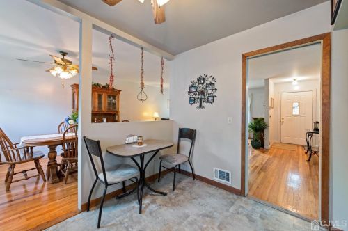 291 Park Dr, Woodbridge NJ  07095-0020 exterior