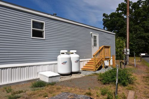 2 Friendship Dr, Salem NH  03079-3016 exterior