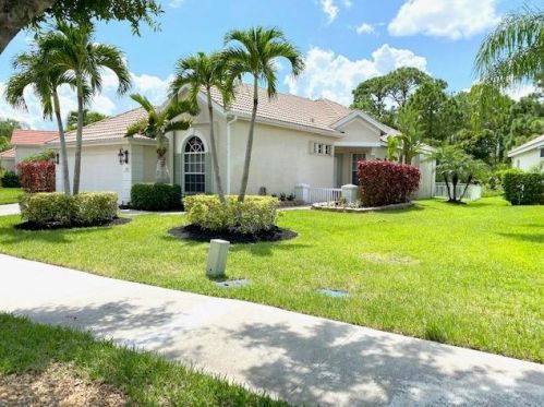 753 Munjack Cir, Fort Pierce, FL 34986-3454