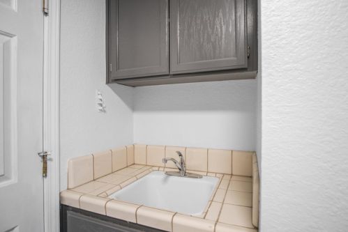 2021 Orangeburg Ave, Modesto CA  95350-3741 exterior