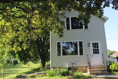 515 Janssen St, Horicon, WI 53032-1737