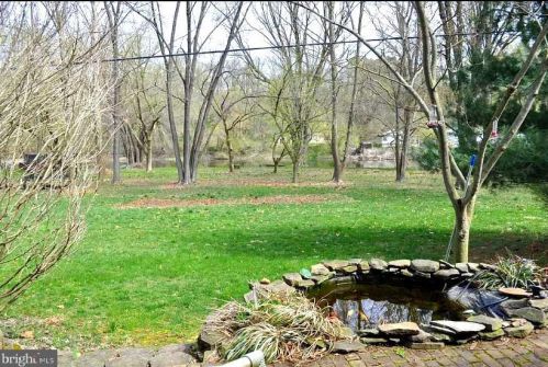 504 Woodcrest Dr, Navy Sup Dpt, PA 17050-6808