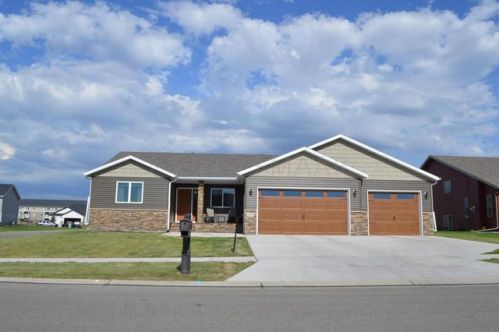3608 16th St, Moorhead, MN 56560-6795