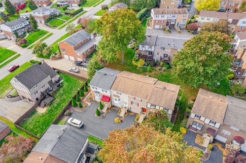 158 Woodstone Ln, New Kensington, PA 15068-4642