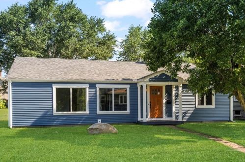 290 Hooper St, Tiverton, RI 02878-1210