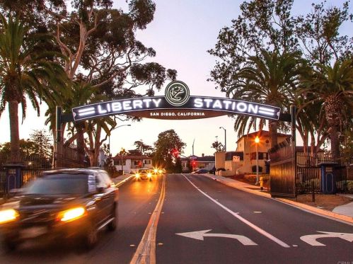 3336 Elliott St, San Diego CA 92106-1326 exterior