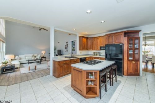 8 Jenny Ln, Wantage NJ  07461-4550 exterior