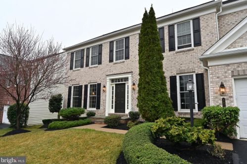 8075 Paper Birch Dr, Lorton, VA 22079-5655