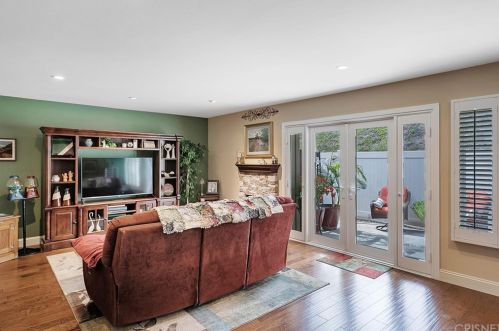 26293 Rainbow Glen Dr, Santa Clarita, CA 91321-1376