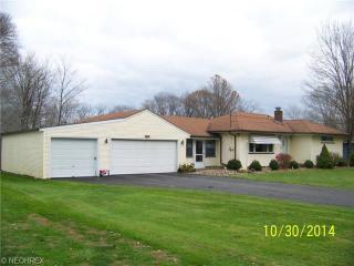 2051 Wick Campbell Rd, Hubbard, OH 44425-3141