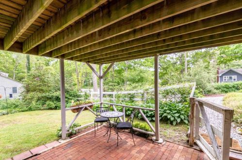 25 Valley Rd, Mashpee MA  02649-4370 exterior