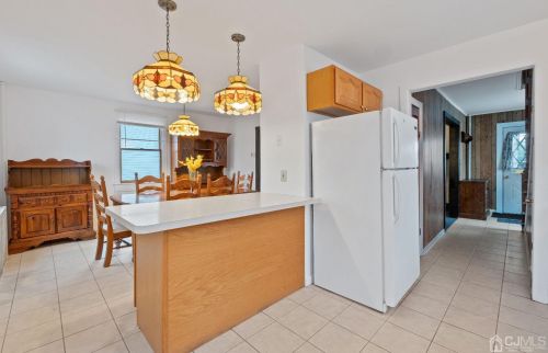 400 Douglas Ave, Avenel NJ  07001-1108 exterior