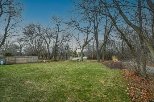 514 Buckingham Way, Chenequa, WI 53029-2507