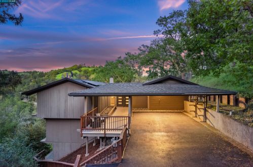 25 Bear Ridge Rd, Orinda, CA 94563-1001