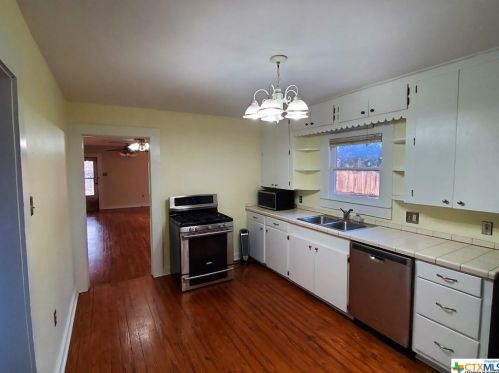 513 River St, Seguin TX  78155-4738 exterior