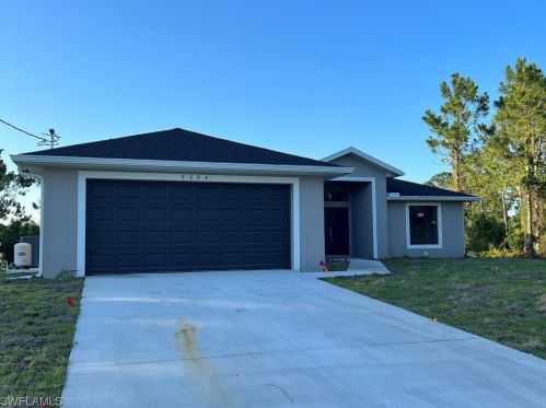 5304 3rd St, Lehigh Acres, FL 33971-1521