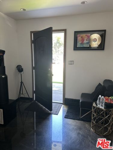 5520 Cahuenga Blvd, North Hollywood, CA 91601-2919