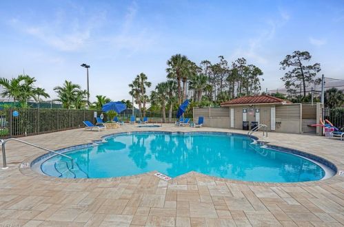 4606 Ashton Ct, Naples FL  34112-8822 exterior