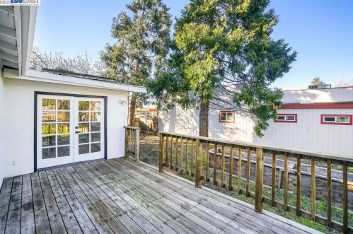 2954 Clearland Cir, West Pittsburg CA  94565-3243 exterior