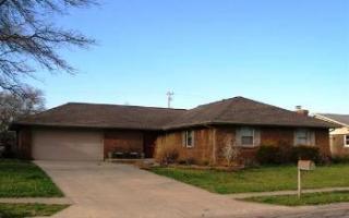 4620 Woodcrest Dr, Columbus, IN 47203-2824