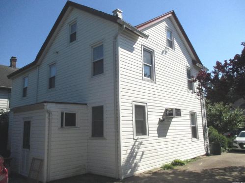 113 Maple St, Great Neck, NY 11023-1134