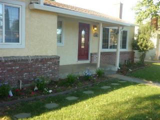 433 Gibson Rd, Woodland, CA 95695-4758