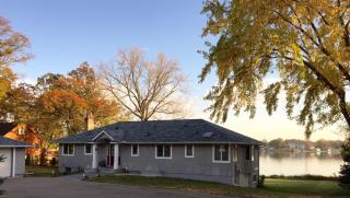 406 Horseshoe Dr, Saint Paul, MN 55126-3001