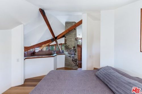 2440 Minard Rd, Topanga CA  90290-3402 exterior