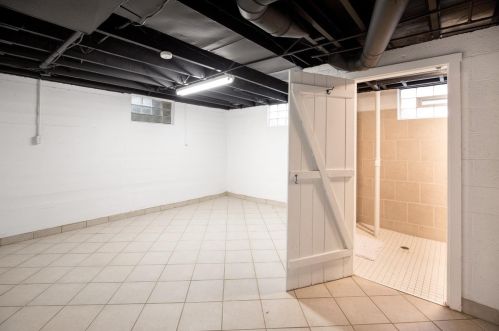 6477 Devonwood Dr, Cincinnati OH 45224-1118 exterior