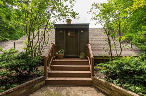 74 High St, Stratham, NH 03885-2216