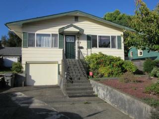 512 6th St, Ocosta, WA 98520-3313