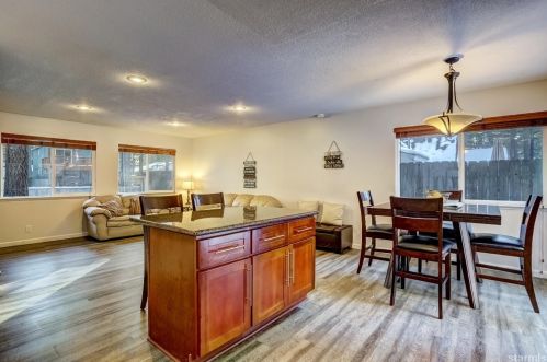 851 Los Angeles Ave, South Lake Tahoe CA  96150-2619 exterior