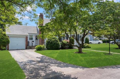 138 Massasoit Dr, Warwick, RI 02888-6307