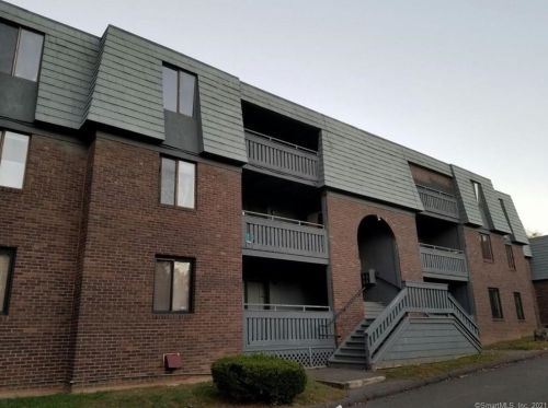 27 Trolley Crossing Ln, Middletown, CT 06457-5840