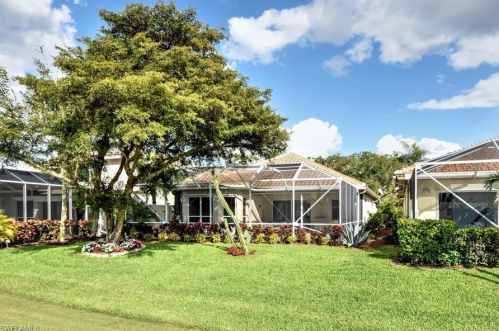 5767 Persimmon Way, Naples, FL 34110-2320