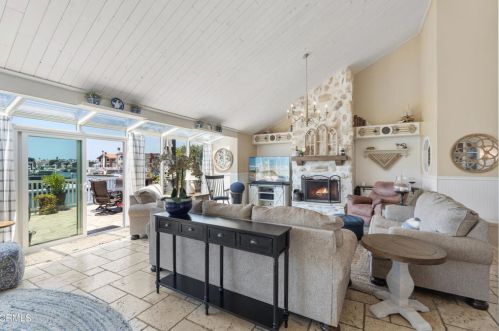 2521 Peninsula Rd, Oxnard, CA 93035-2963