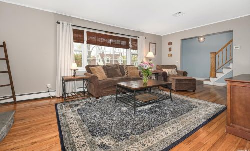 43 Ridgewood St, Elwood NY  11731-1616 exterior