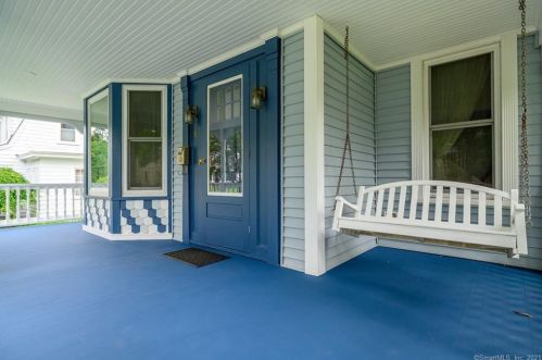 11 Grand St, Bethel, CT 06801-2111