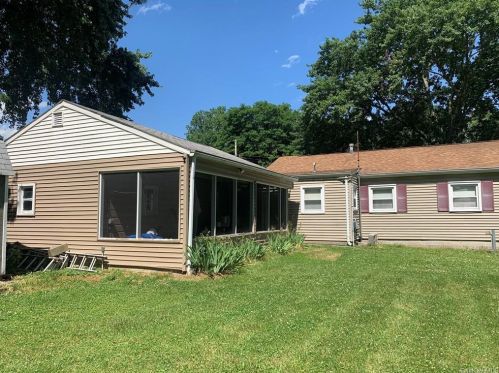 43 Van Wyck Dr, Poughkeepsie NY  12601-1518 exterior