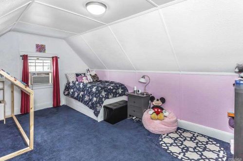 39 Beverly Ave, Floral Park NY  11001-3253 exterior